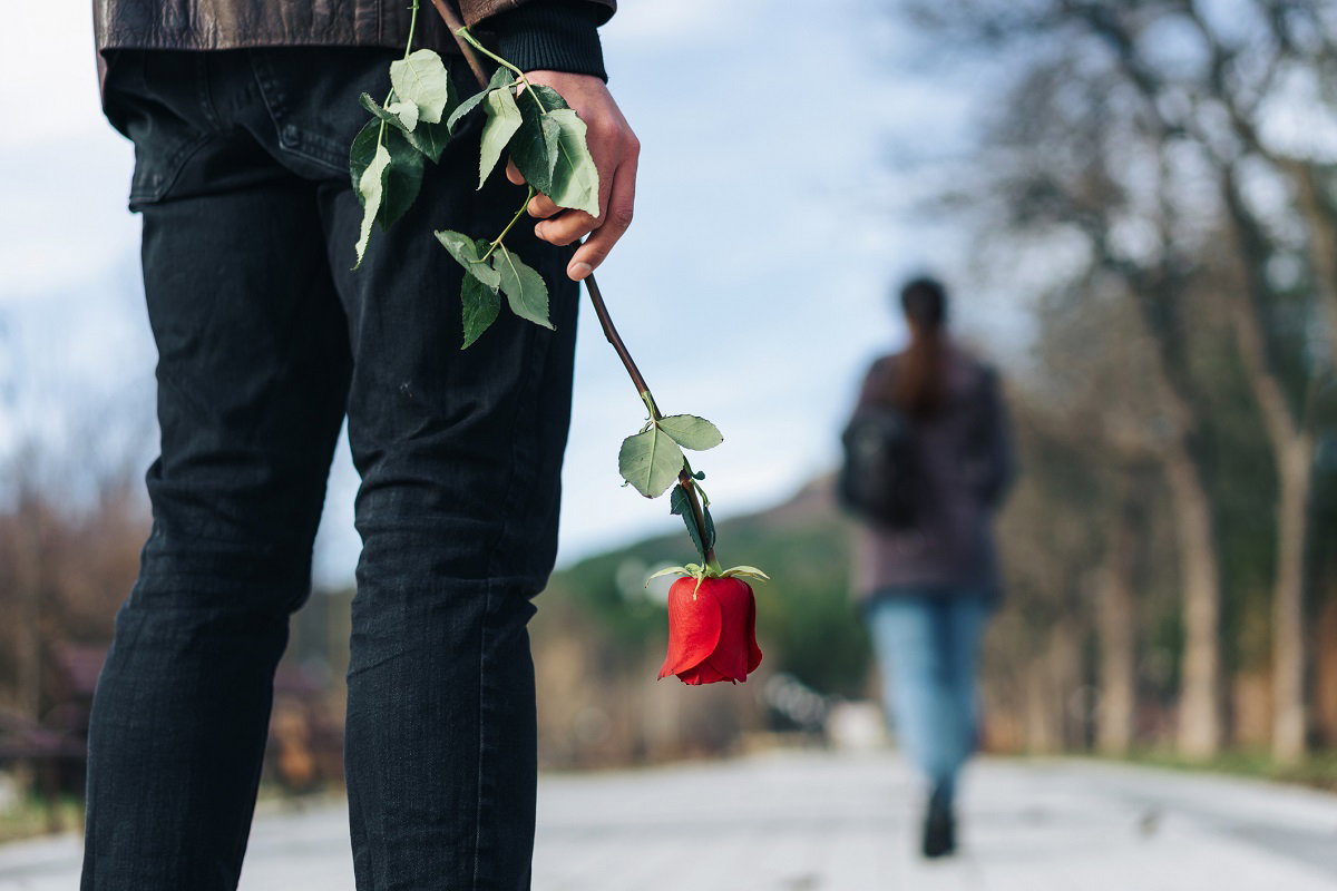 Czym jest efekt końca? Wpływa na romantyczne relacje bardziej, niż myślisz / Getty Images, YorVen