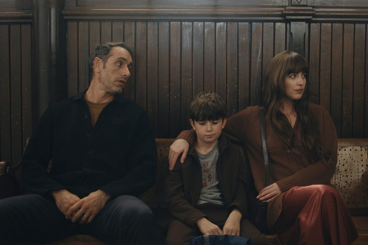 Dakota Johnson w miłosnym labiryncie. Filmowa nowość, która bawi do łez, materiały/Monolith films