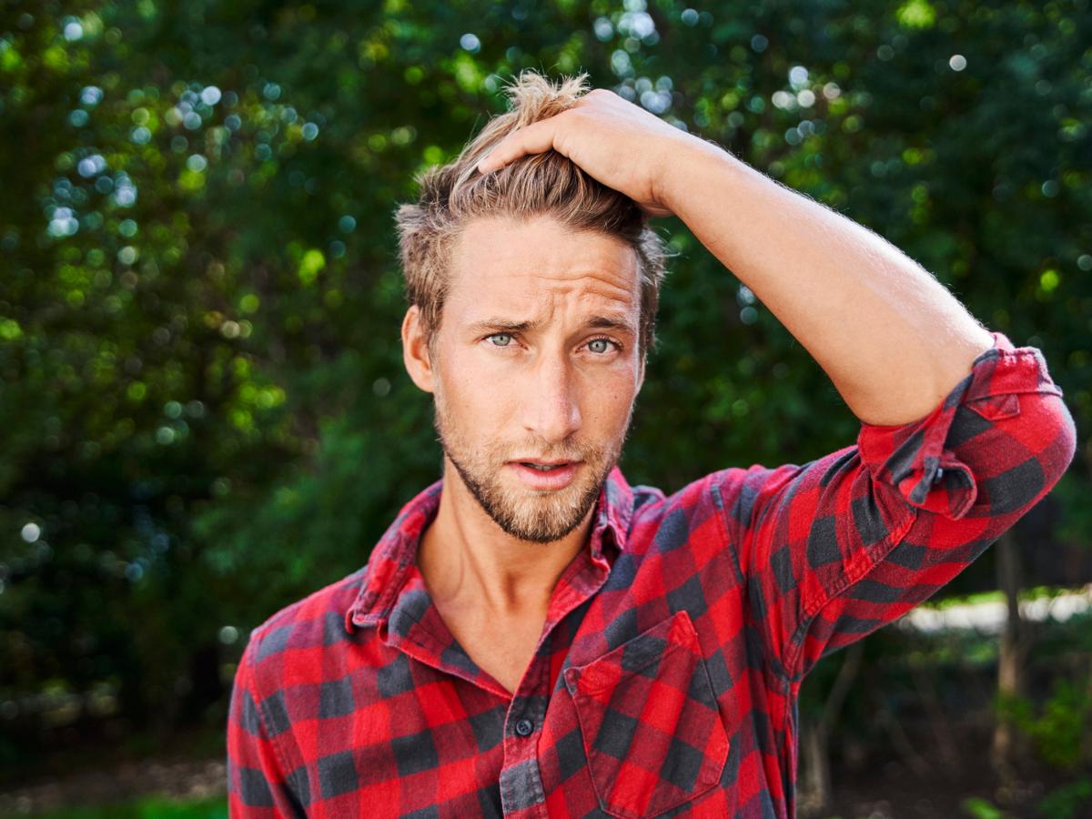 zszokowany mężczyzna