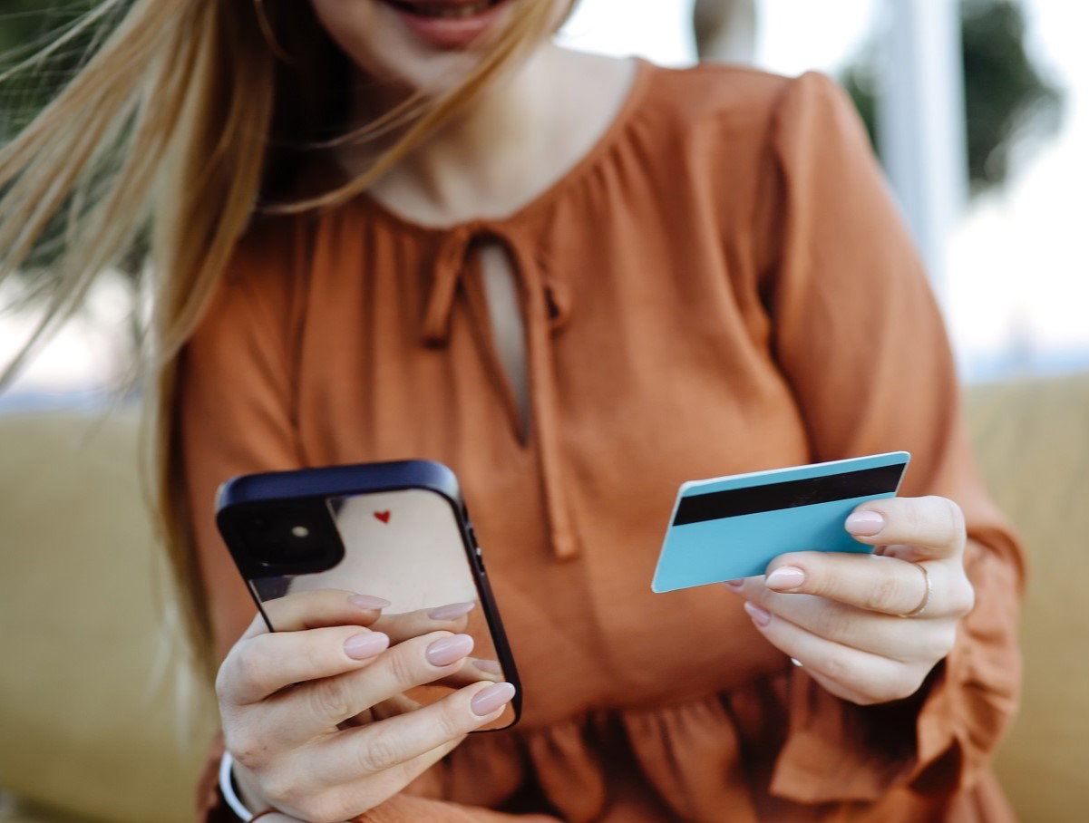 Dziewczyna robiąca zakupy