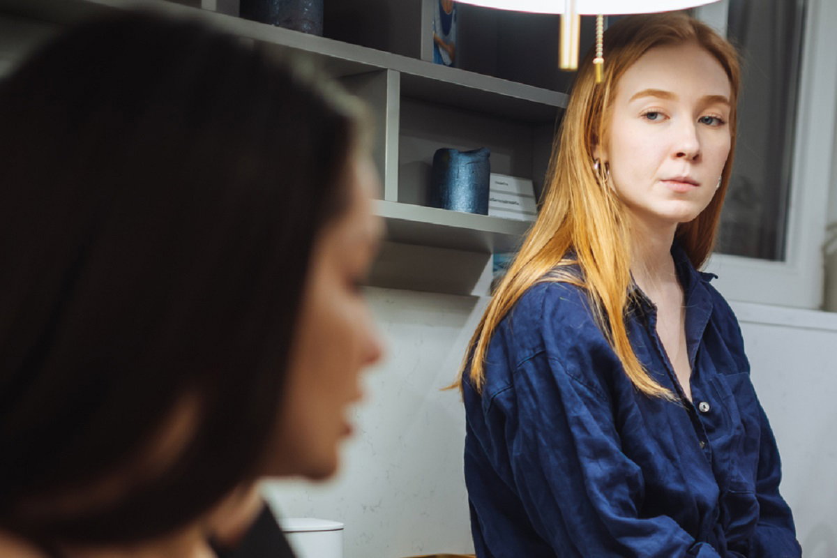 Im lepiej ci idzie, tym gorzej cię traktują? Ten syndrom to cichy wróg sukcesu / Getty Images, Tatsiana Volkava