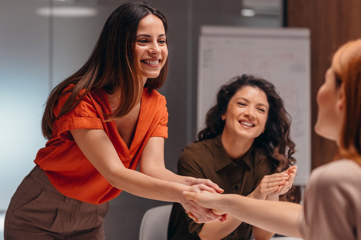 Ciągle zapominasz imiona? Winna jest 1 rzecz, a rozwiązania aż 3 / Getty Images, Igor Suka