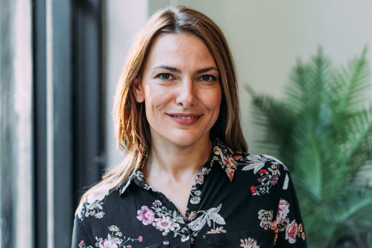 kobieta 30+ uśmiechnięta