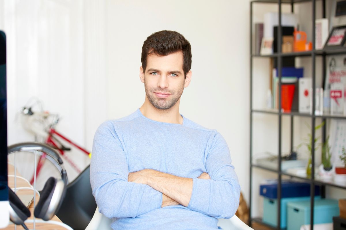 poważny mężczyzna