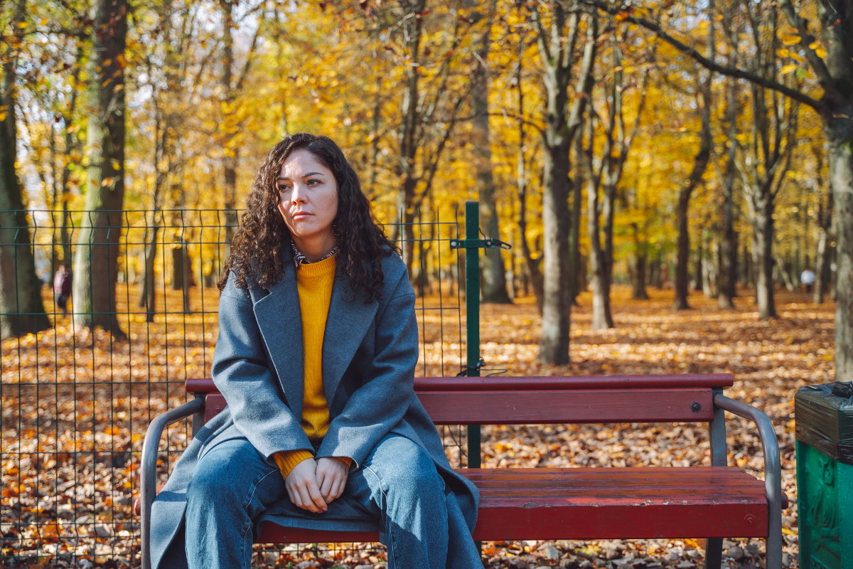 kobieta na ławce