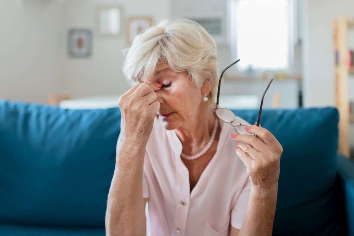 kobieta 60+ załamana