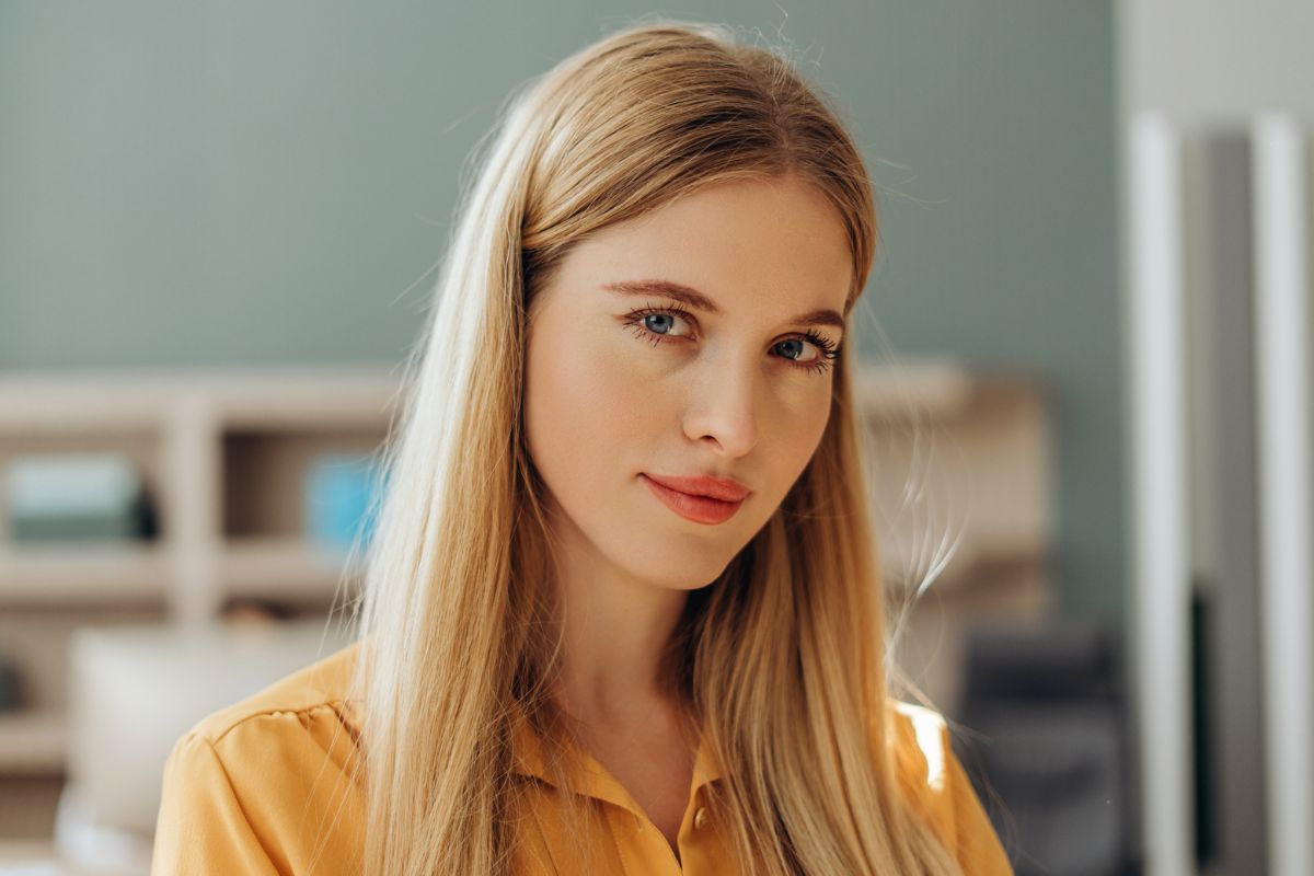 kobieta 30+ dumna z siebie