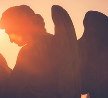 Ten anioł pomaga rozwiązywać spory. Poproś o jego wsparcie pod 1 warunkiem