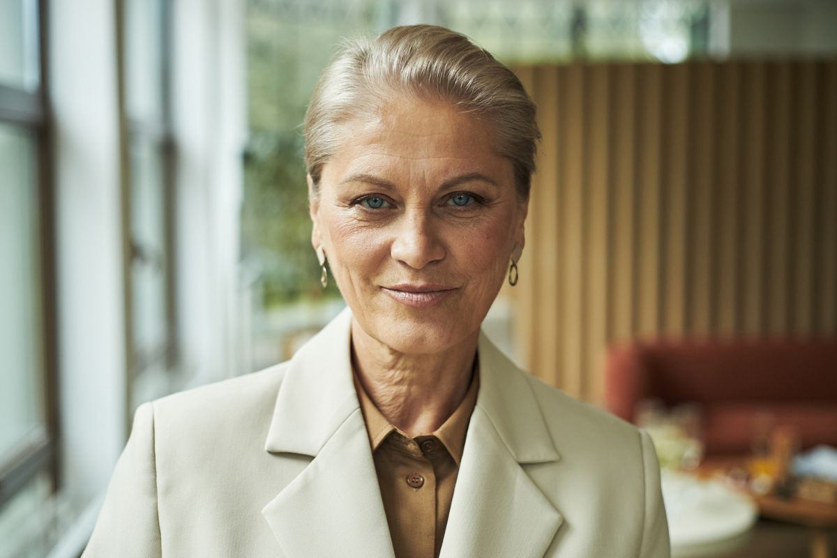 kobieta 60+ poważna