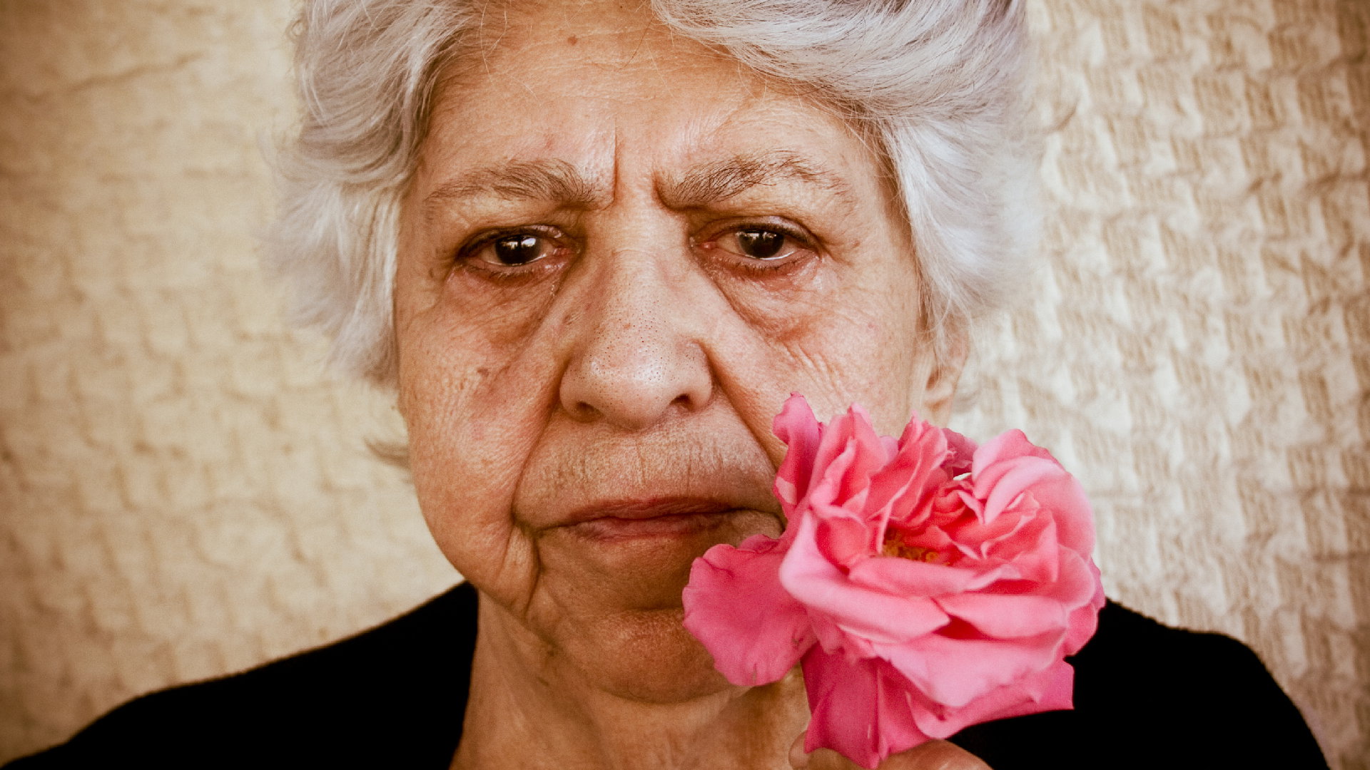 Stara cyganka ostrzega przed tymi 3 symbolami. To zapowiedź najgorszego