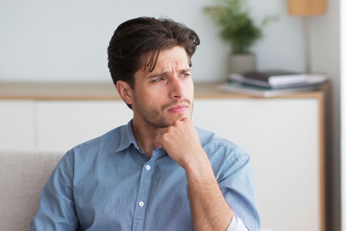 zmartwiony mężczyzna