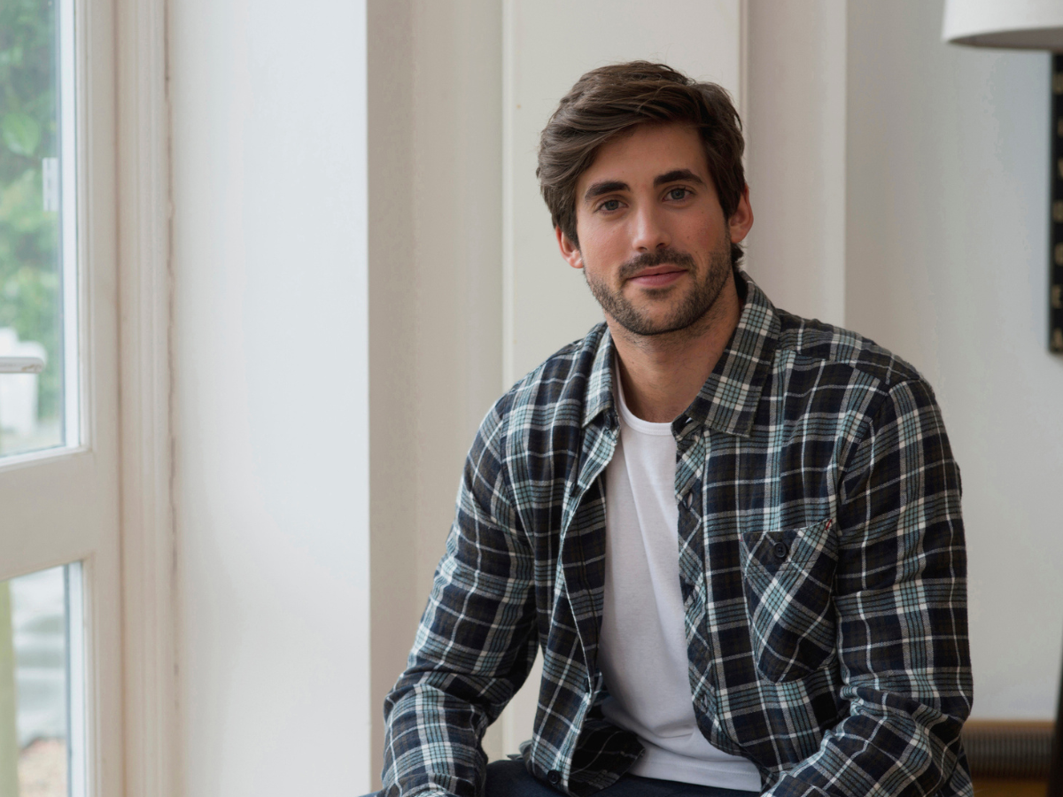 uśmiechnięty mężczyzna