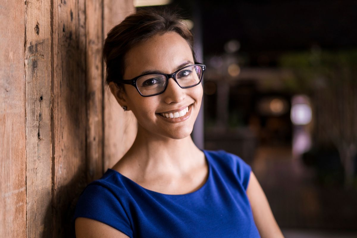 kobieta 30+ uśmiechnięta