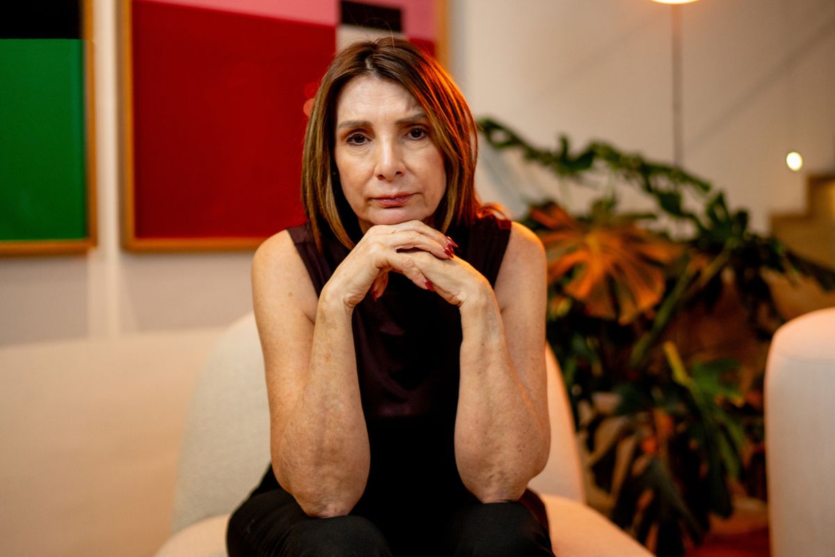 kobieta zamyślona i smutna