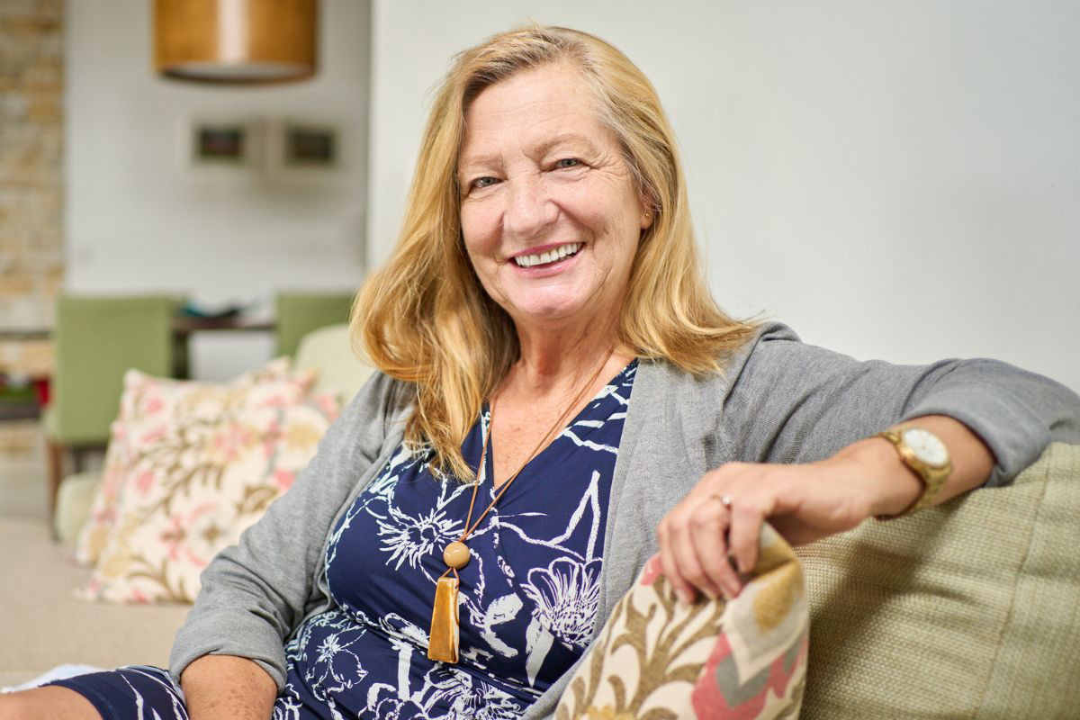 kobieta 60+ uśmiechnięta