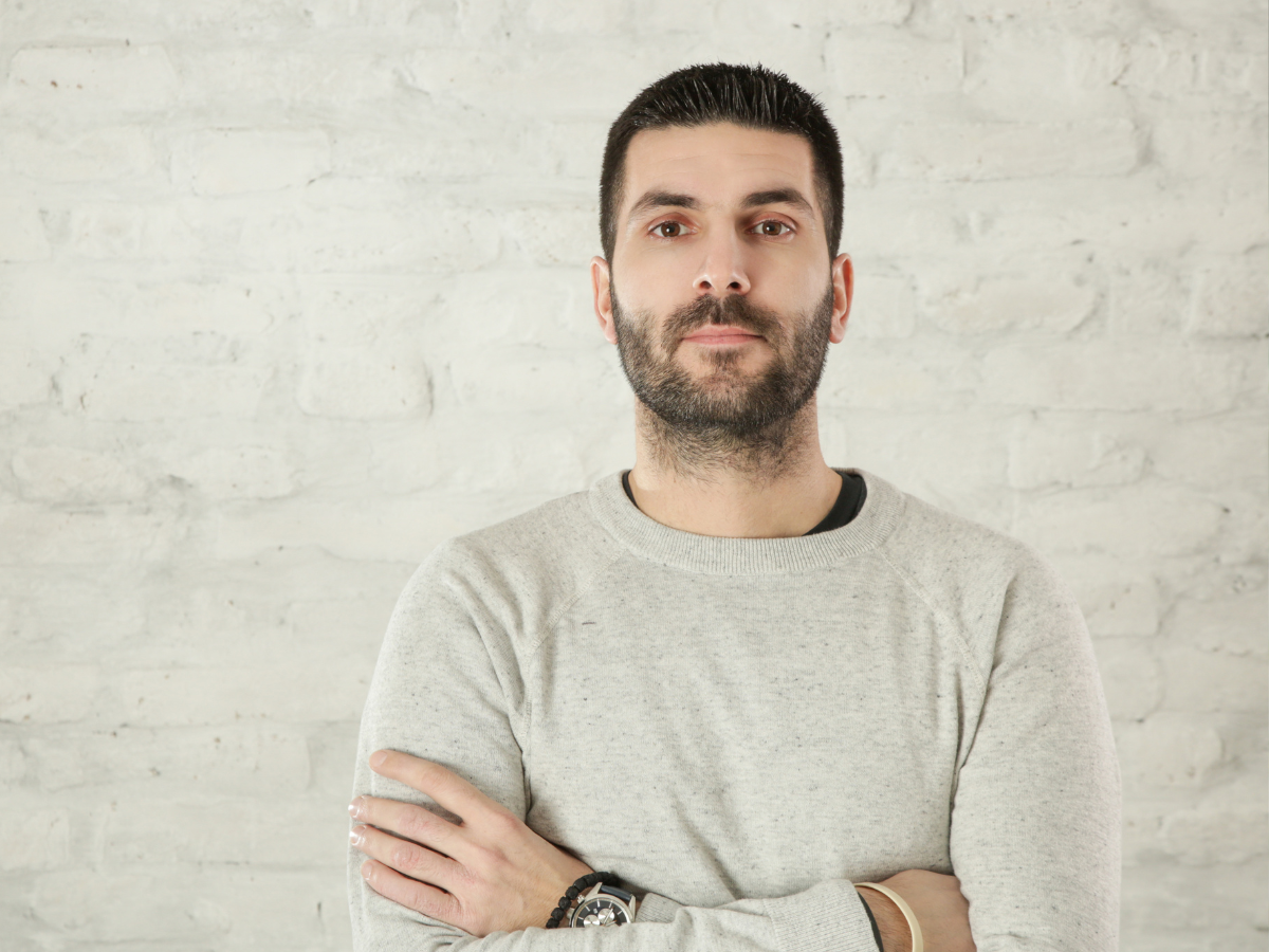 poważny mężczyzna