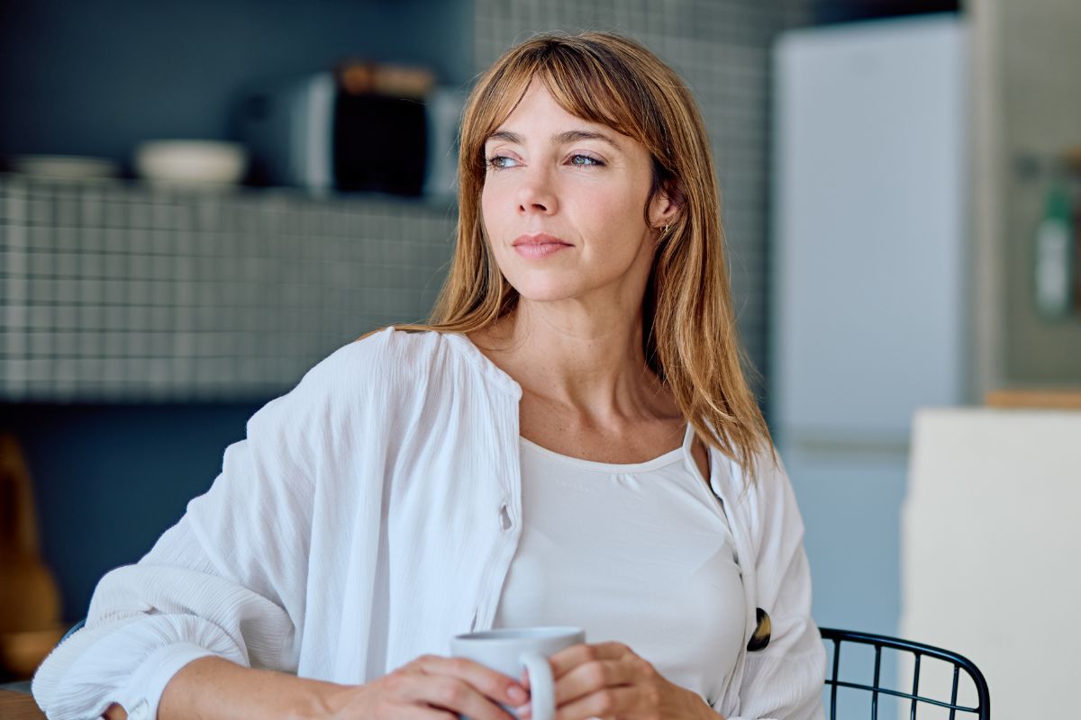 Zamyślona kobieta