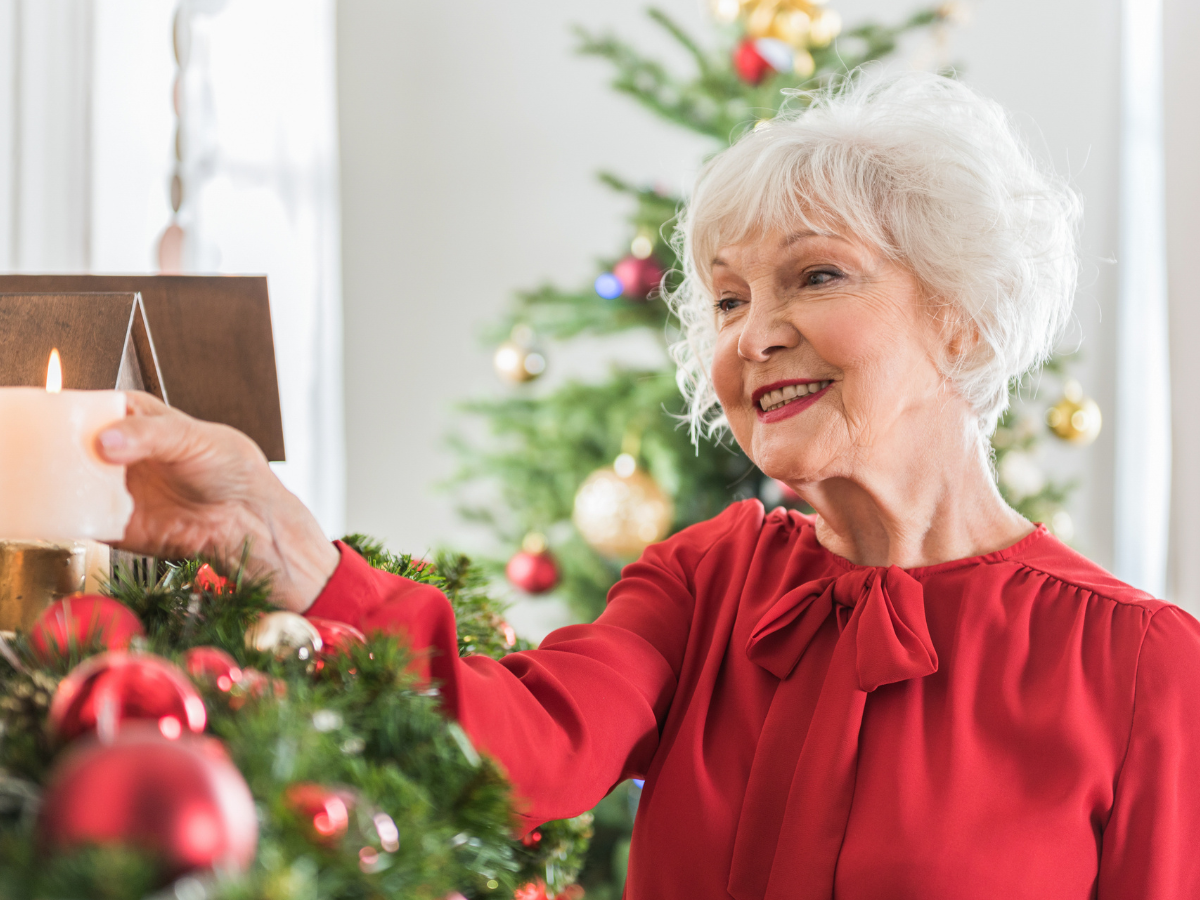 starsza kobieta w święta