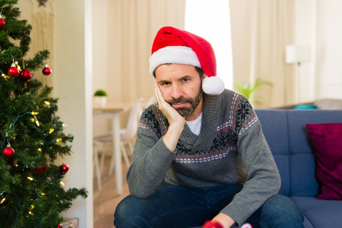 smutny mężczyzna w święta