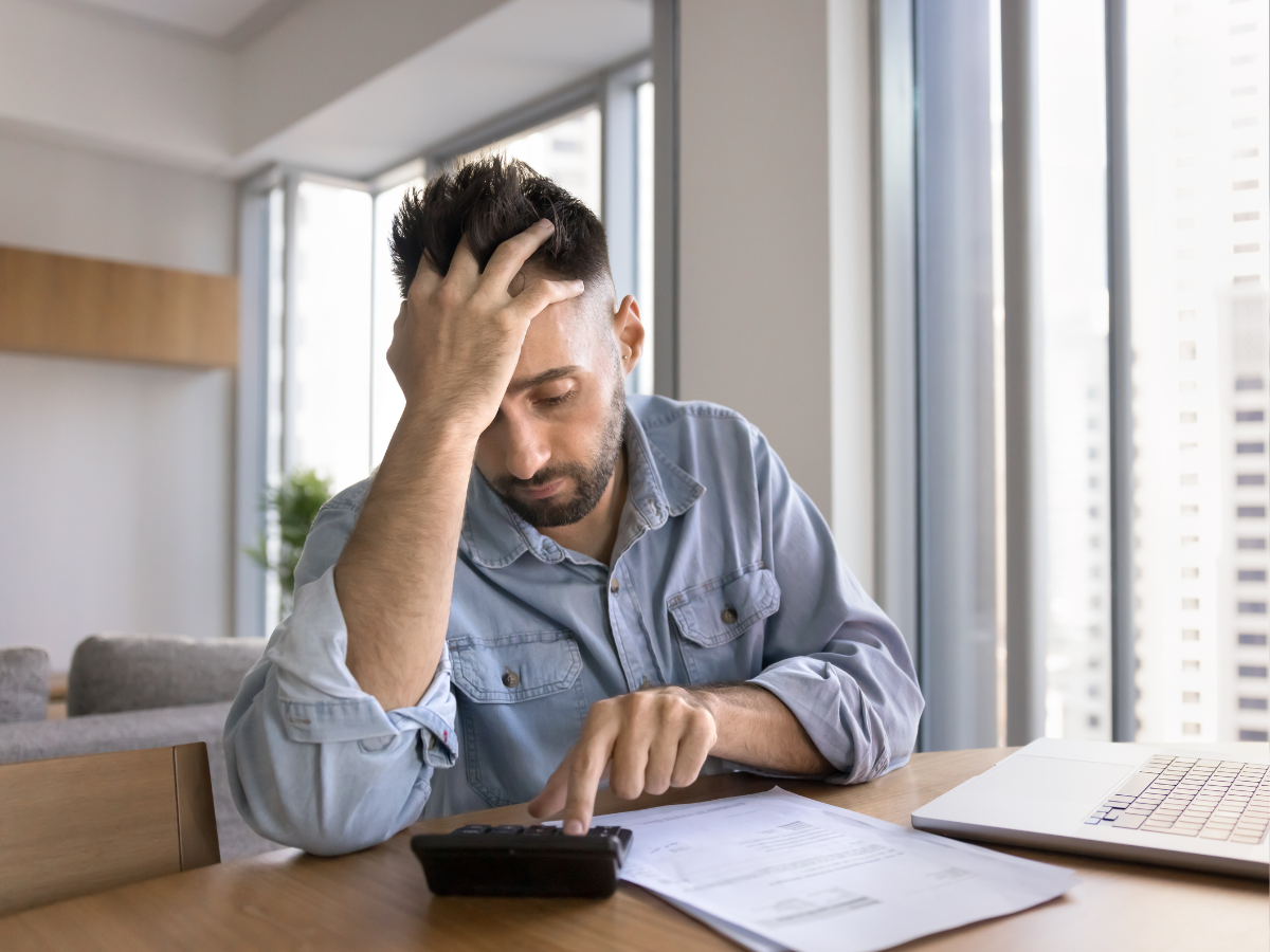 załamany mężczyzna