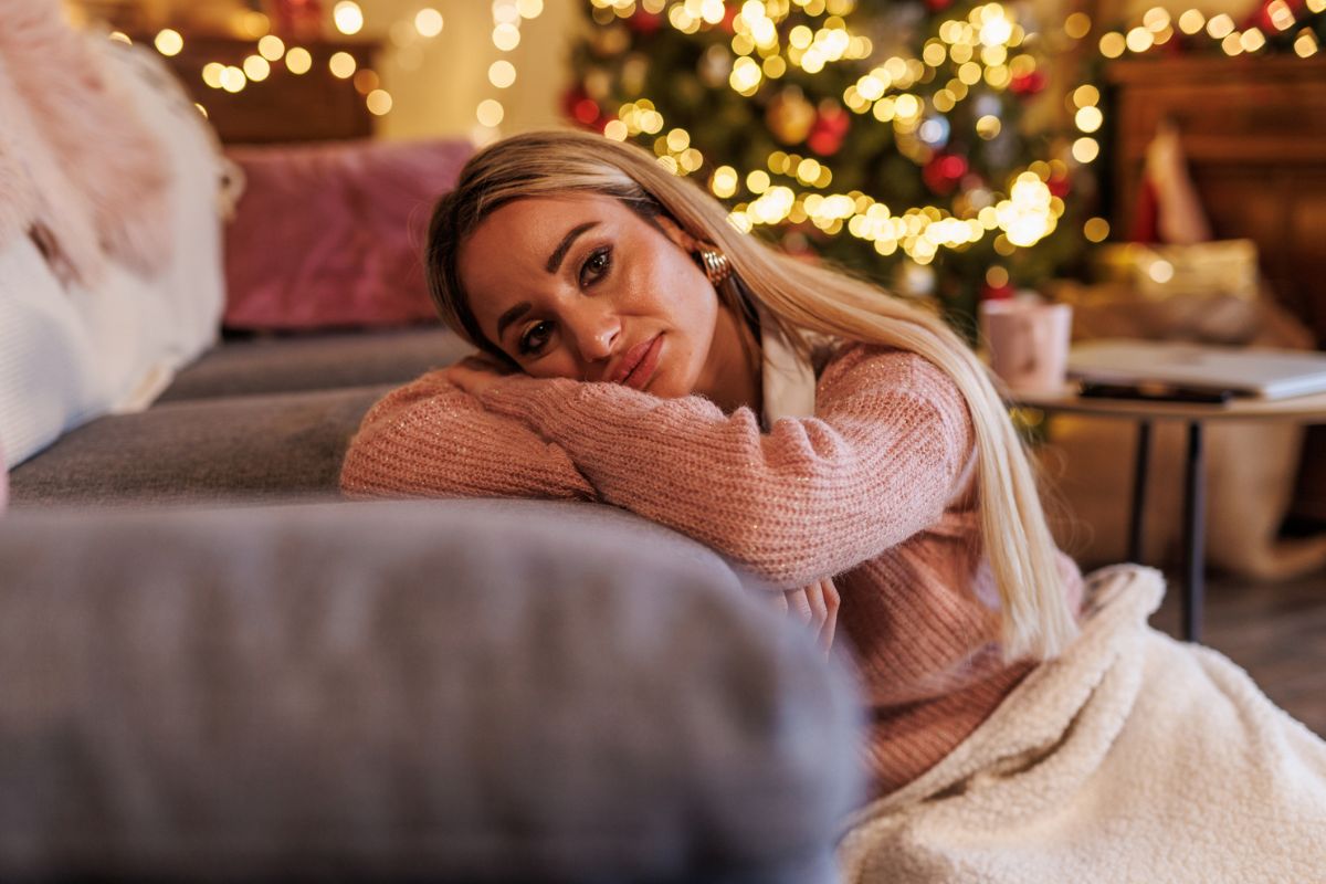 kobieta zamyślona i smutna