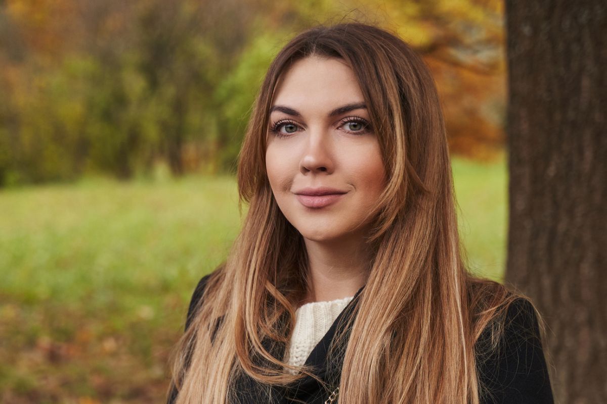 kobieta w jesiennym klimacie