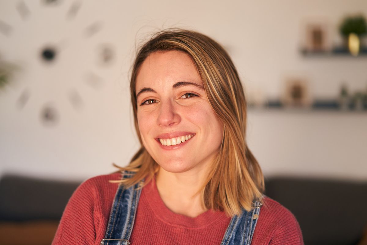 kobieta 30+ uśmiechnięta