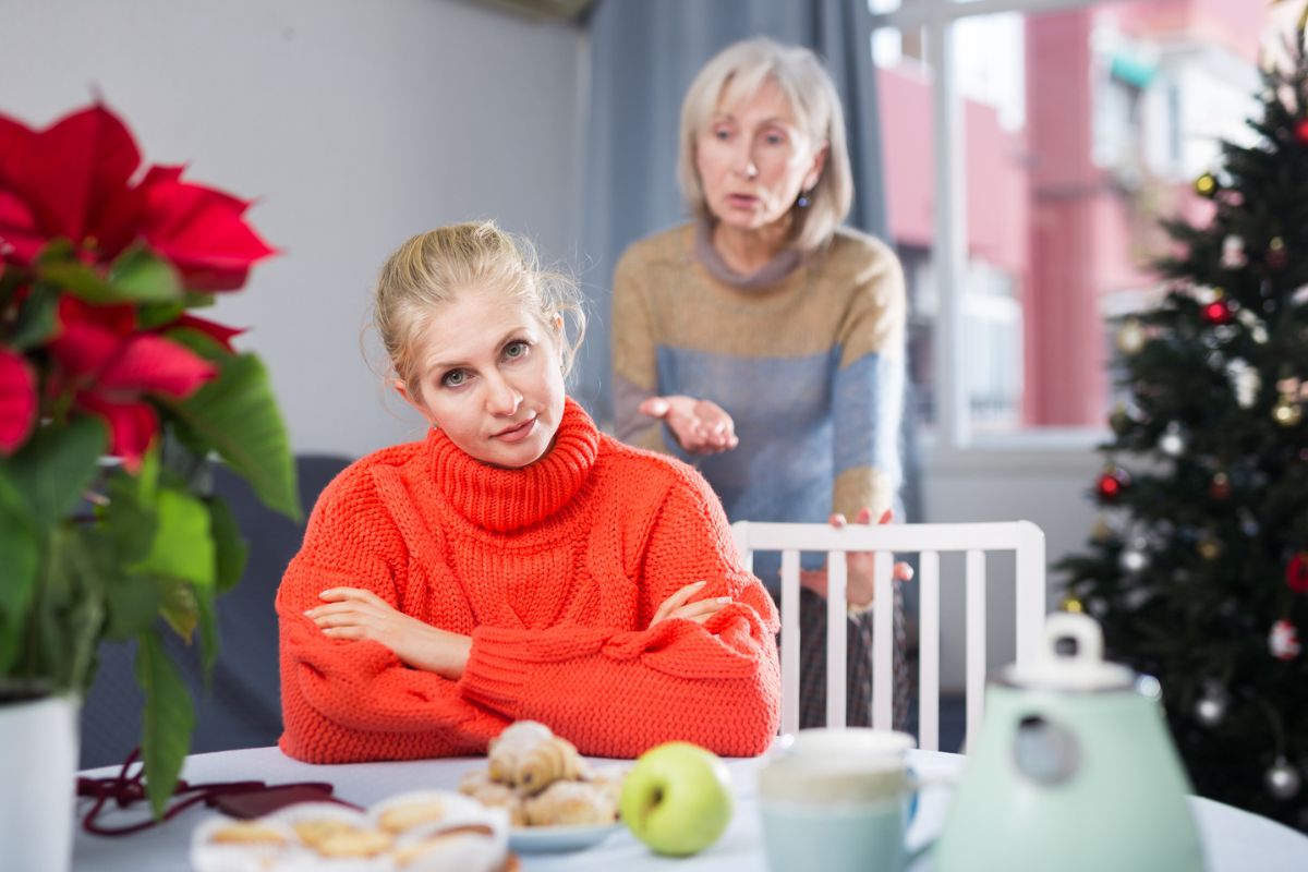 kobieta z matką w święta