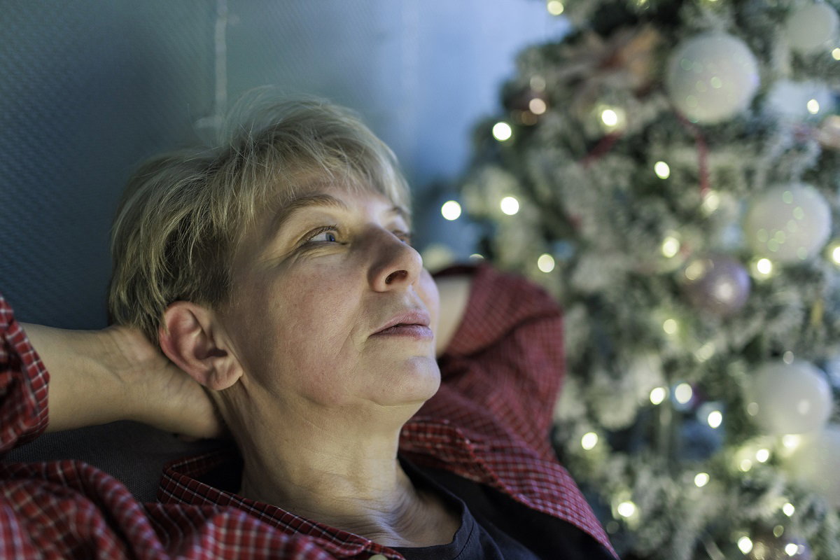 kobieta przy choince