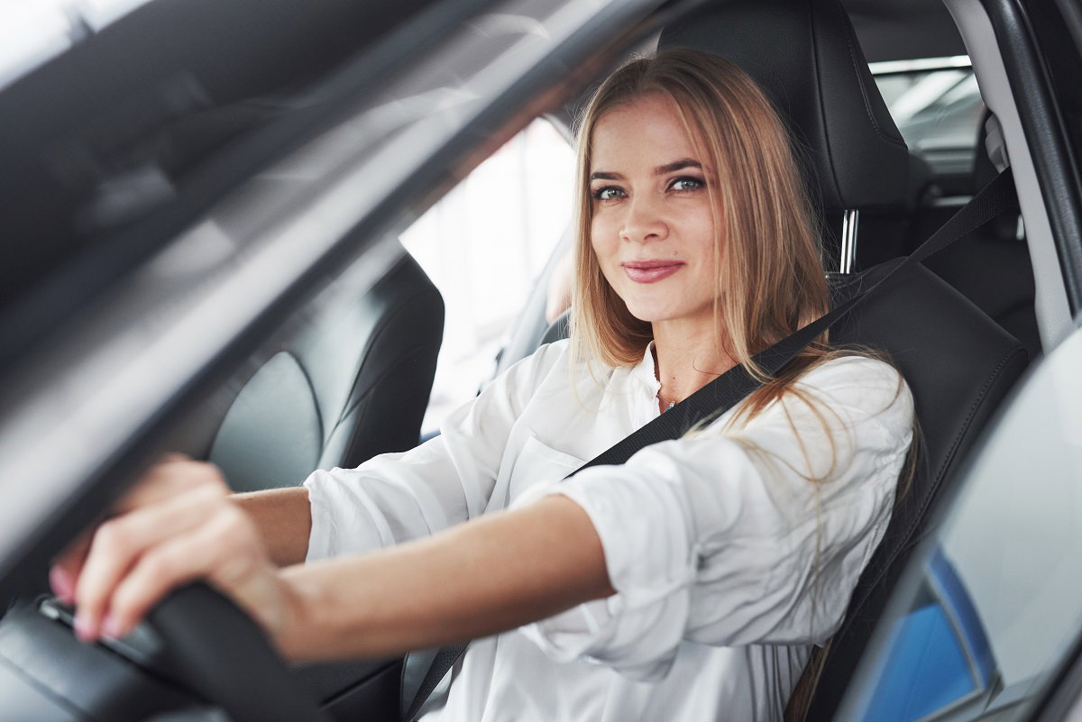 kobieta w samochodzie
