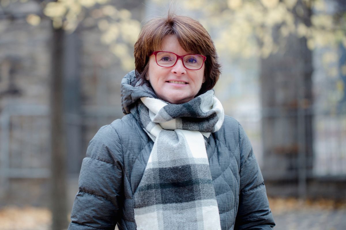 seniorka na spacerze