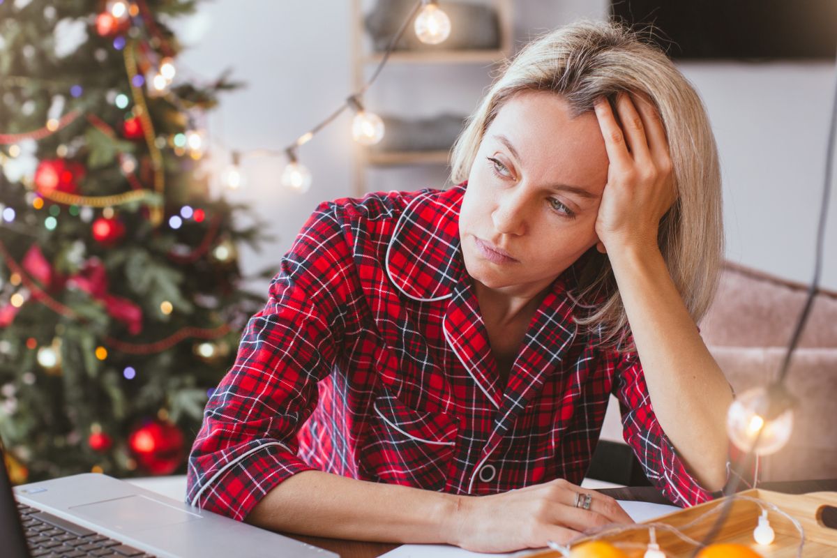 smutna kobieta w święta