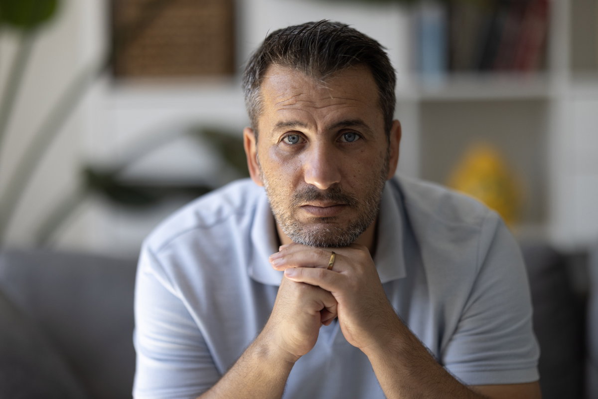 zmartwiony mężczyzna