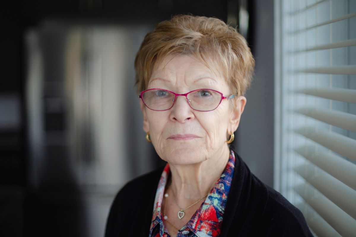 kobieta 70+ poważna, dzień babci