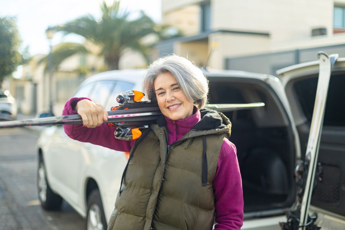 kobieta 50+ na nartach