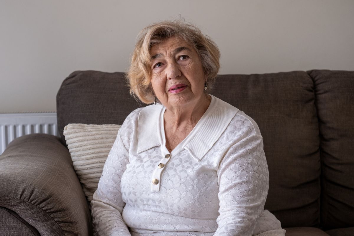 kobieta70+ smutna, dzień babci