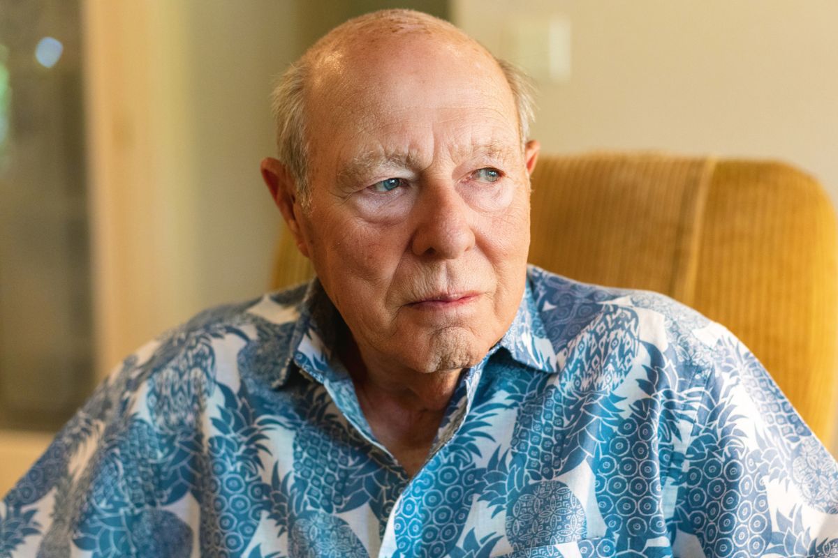 mężczyzna 80+ smutny, dzień dziadka