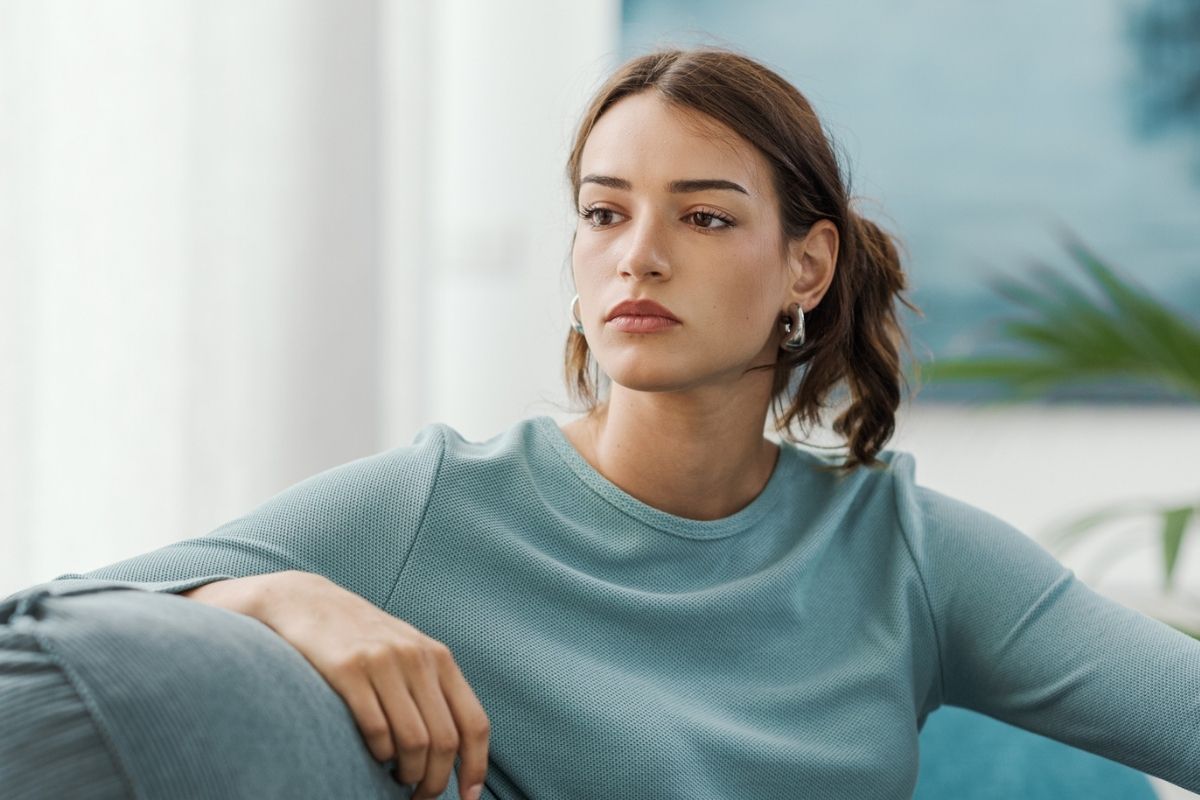 dziewczyna na kanapie