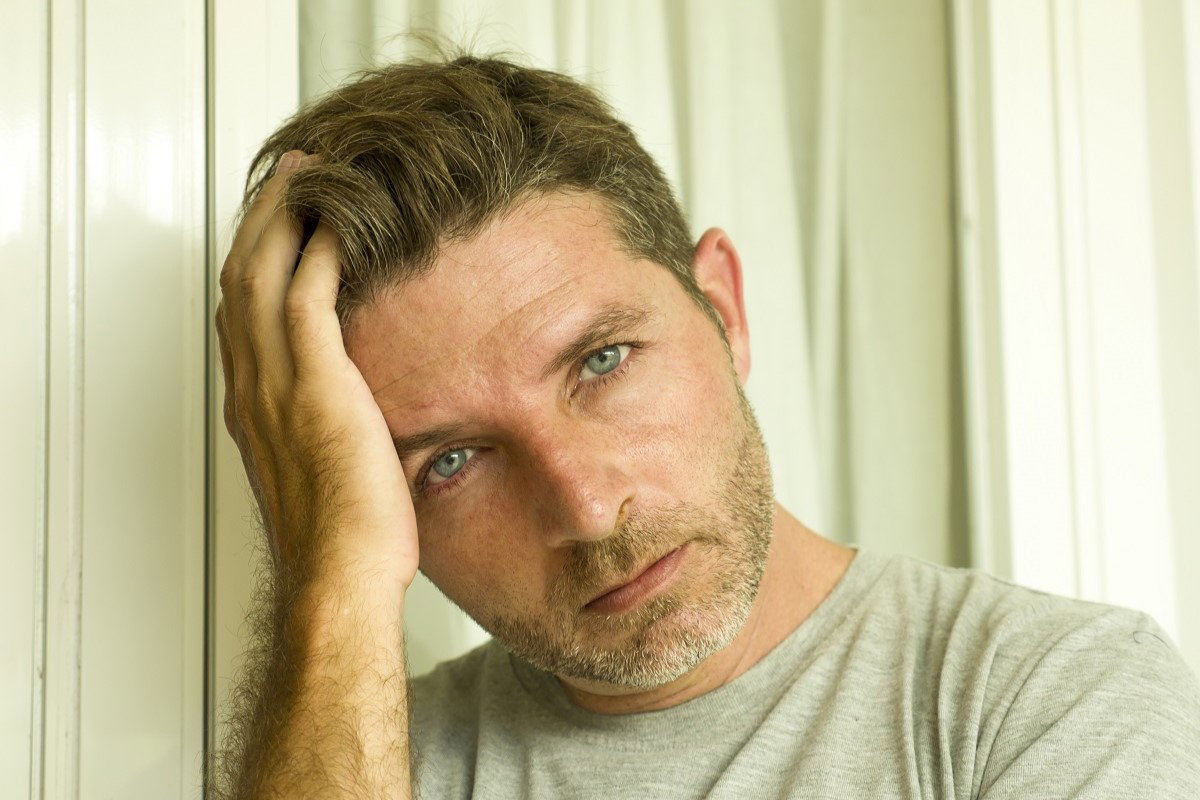 zamyślone mężczyzna