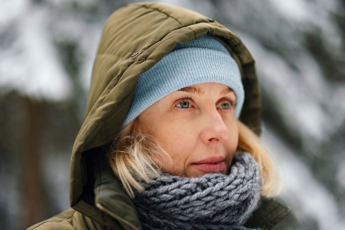 kobieta w zimowym ubraniu