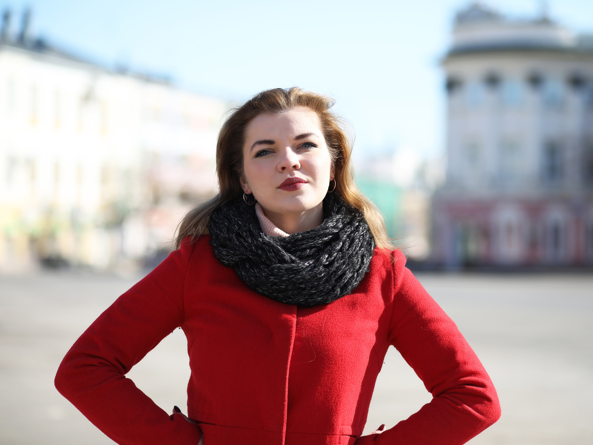 pewna siebie kobieta