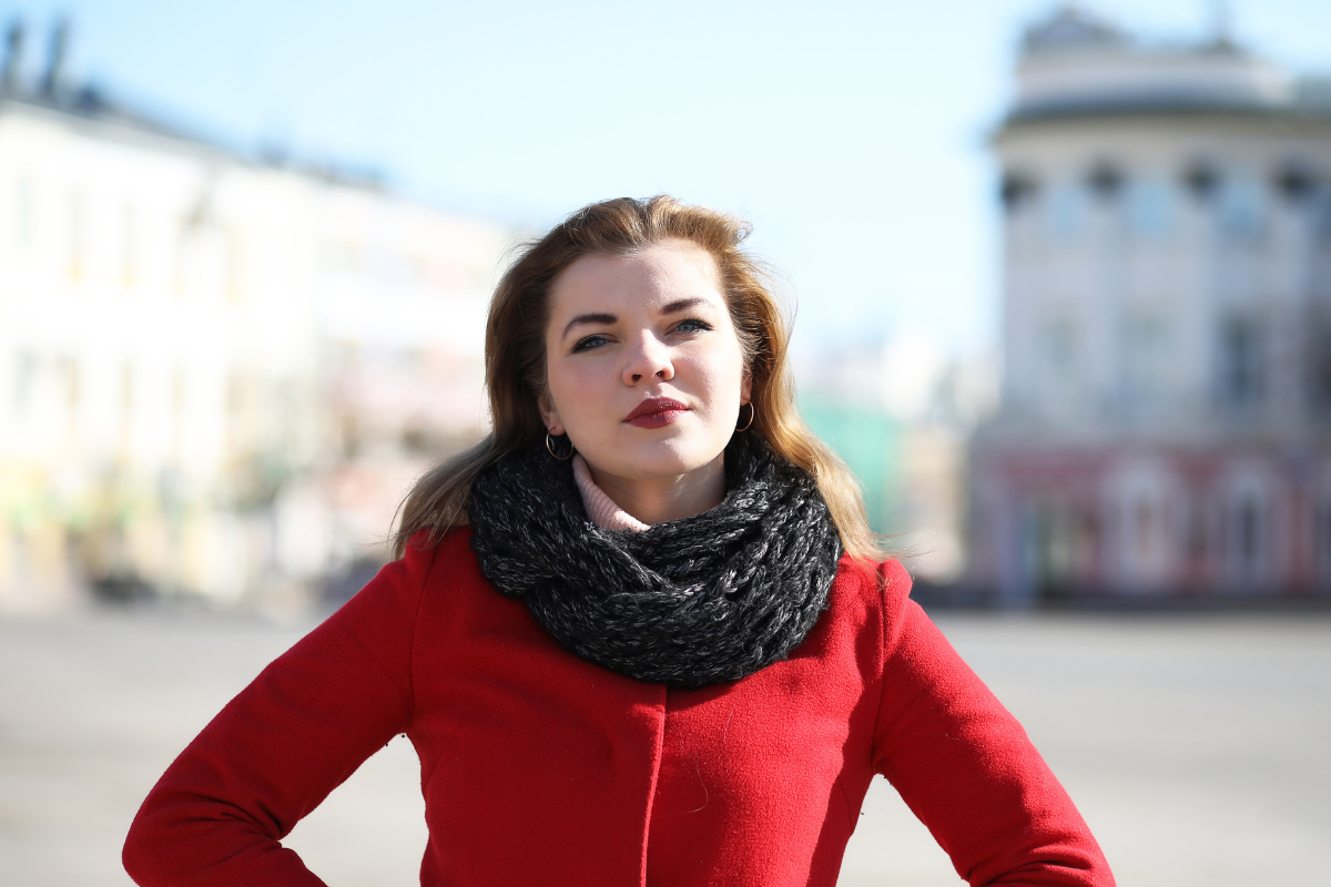 pewna siebie kobieta