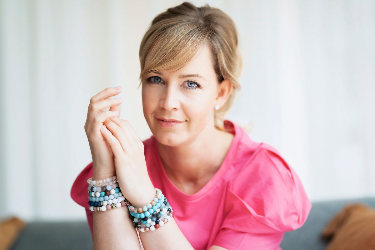 kobieta 30+ uśmiechnięta