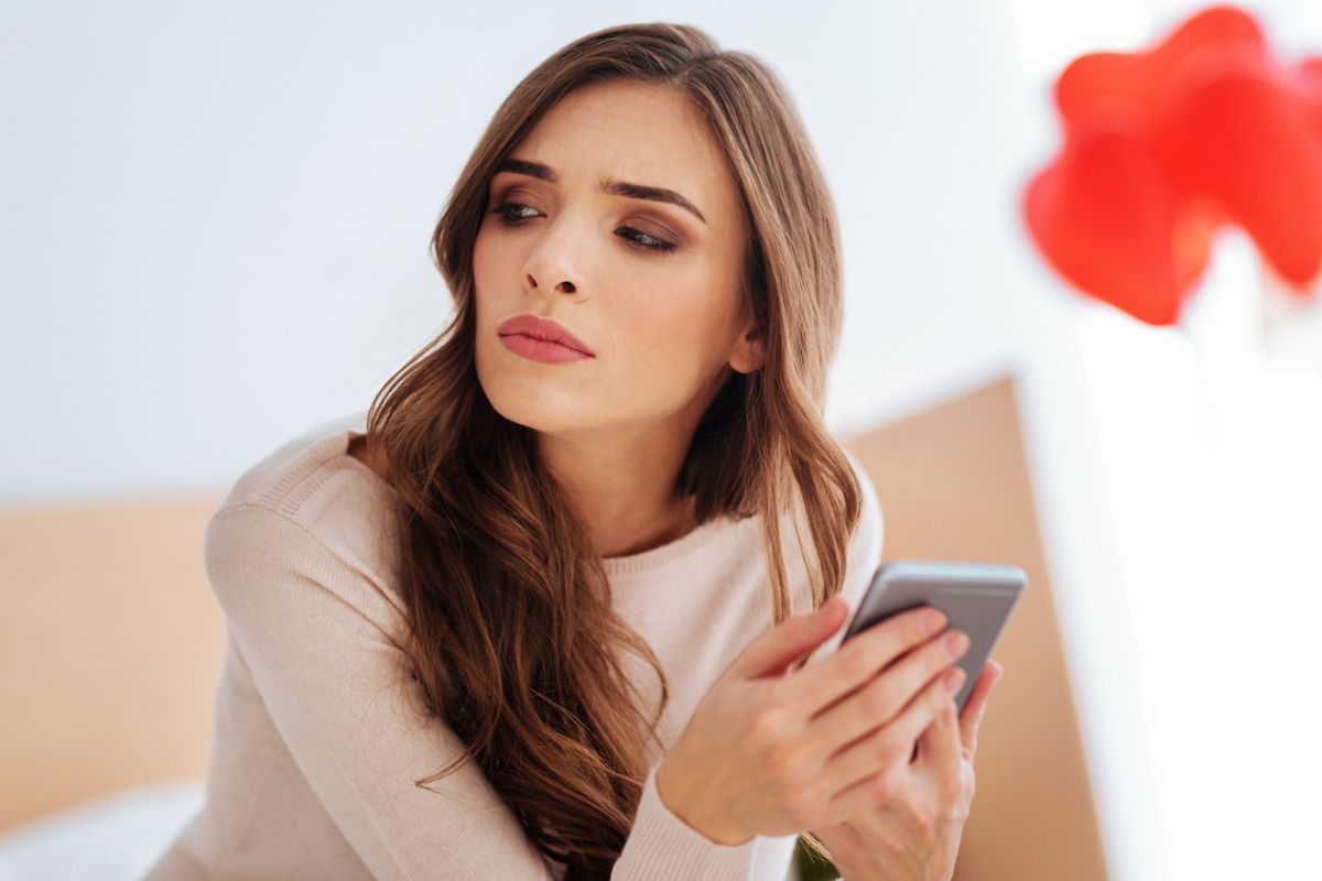 kobieta czekająca w walentynki