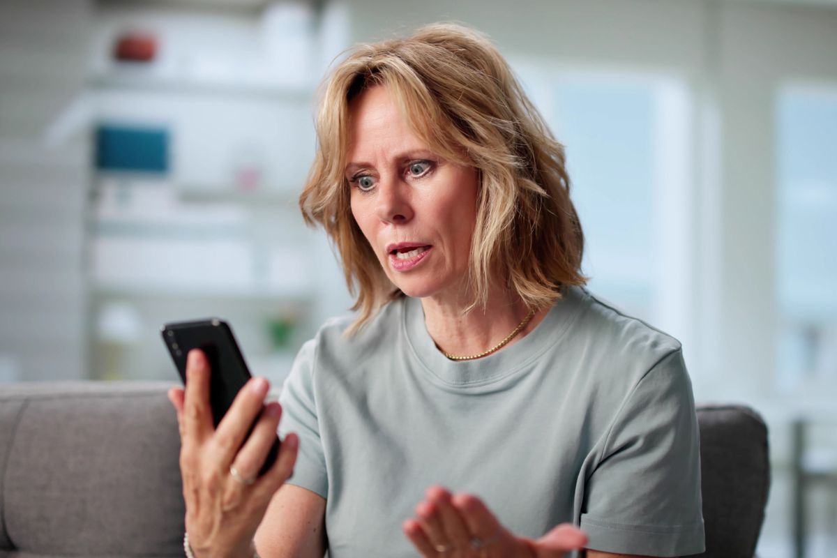 Zauważyłam, że mój mąż po cichu czyści nasze konto