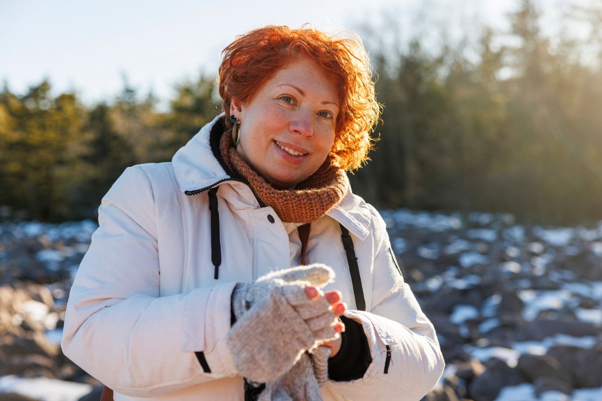 kobieta 40+ uśmiechnięta