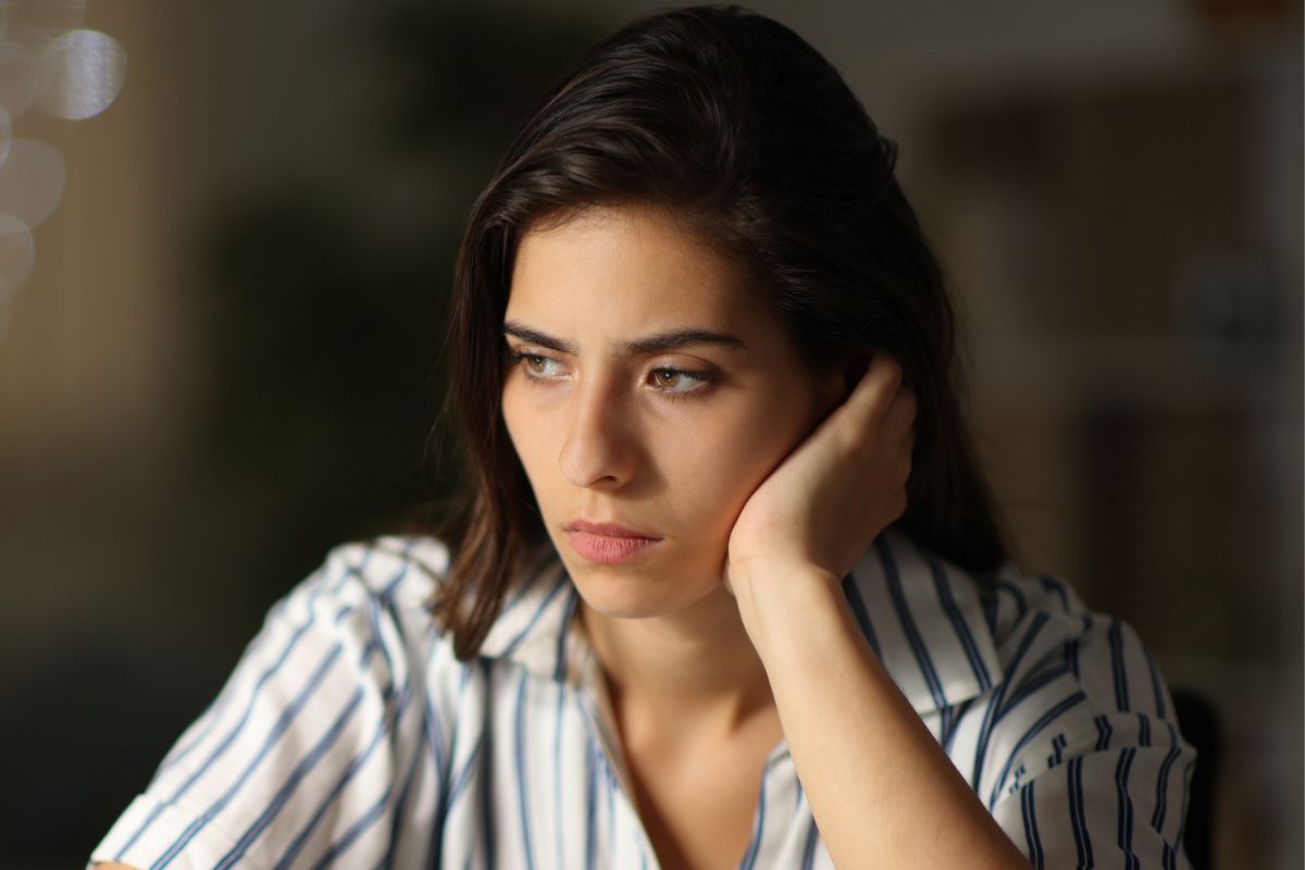 smutna kobieta w walentynki