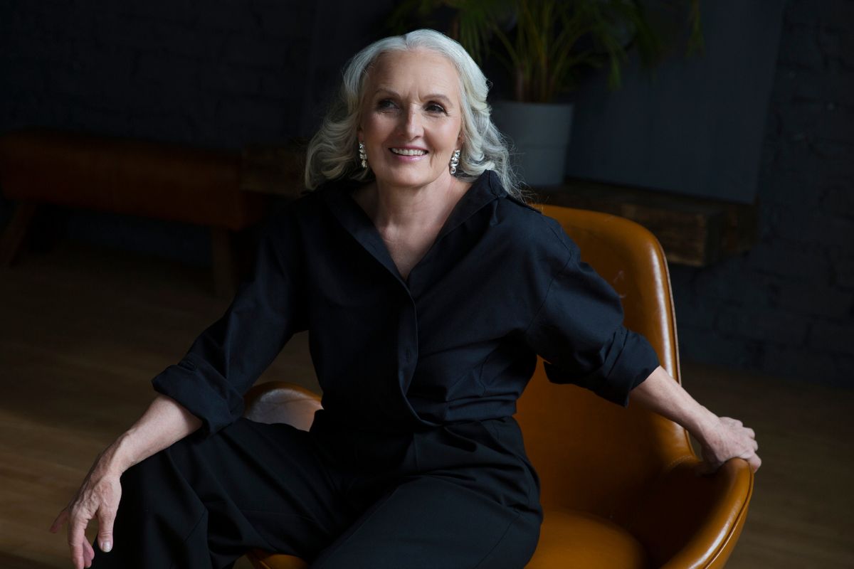 kobieta 60+ uśmiechnięta