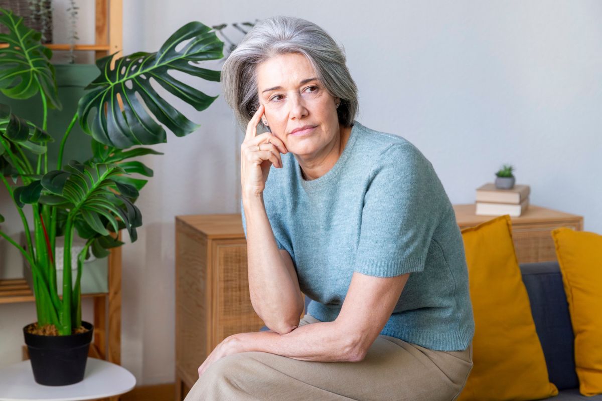 kobieta 50+ smutna