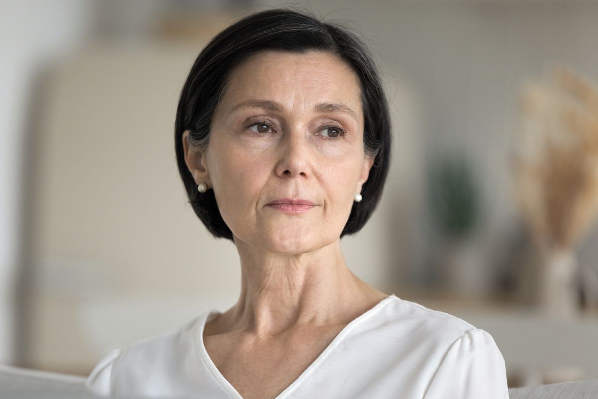 elegancka kobieta po 60